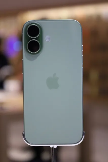 iPhone 17